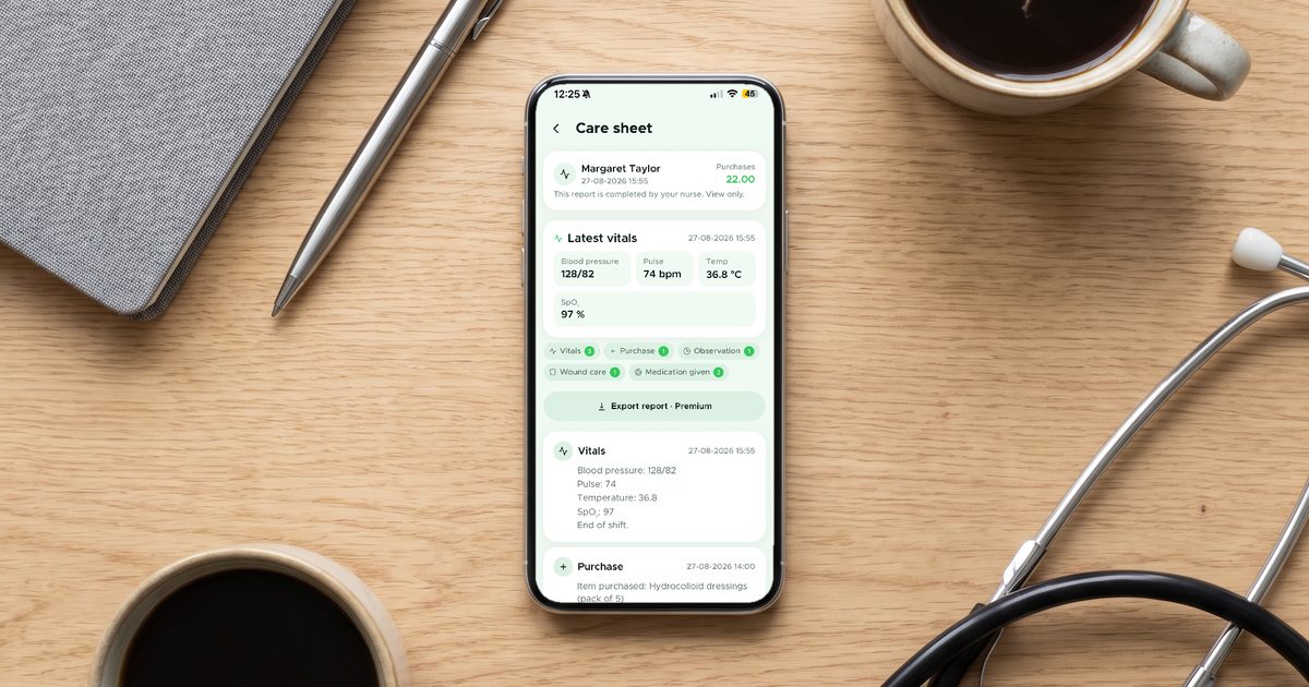 Un teléfono con una hoja de cuidados de SoftCare y los últimos signos vitales, junto a un cuaderno, un café y un estetoscopio